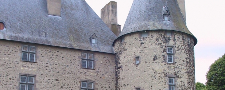 Photo Le Château de Villeneuve Lembron - voyage Saint-Germain-Lembron
