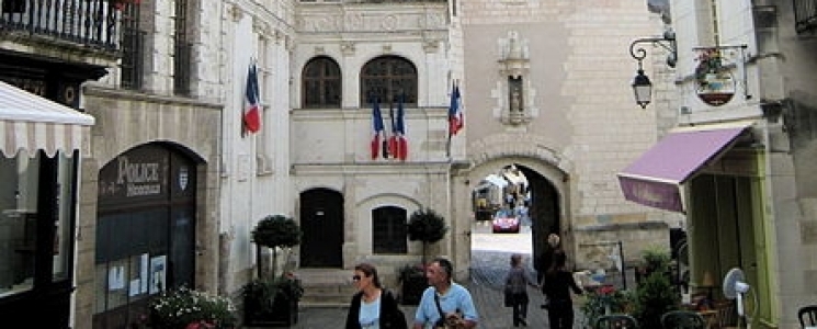 Photo L'hôtel de Ville et la Porte du Picois - voyage Loches
